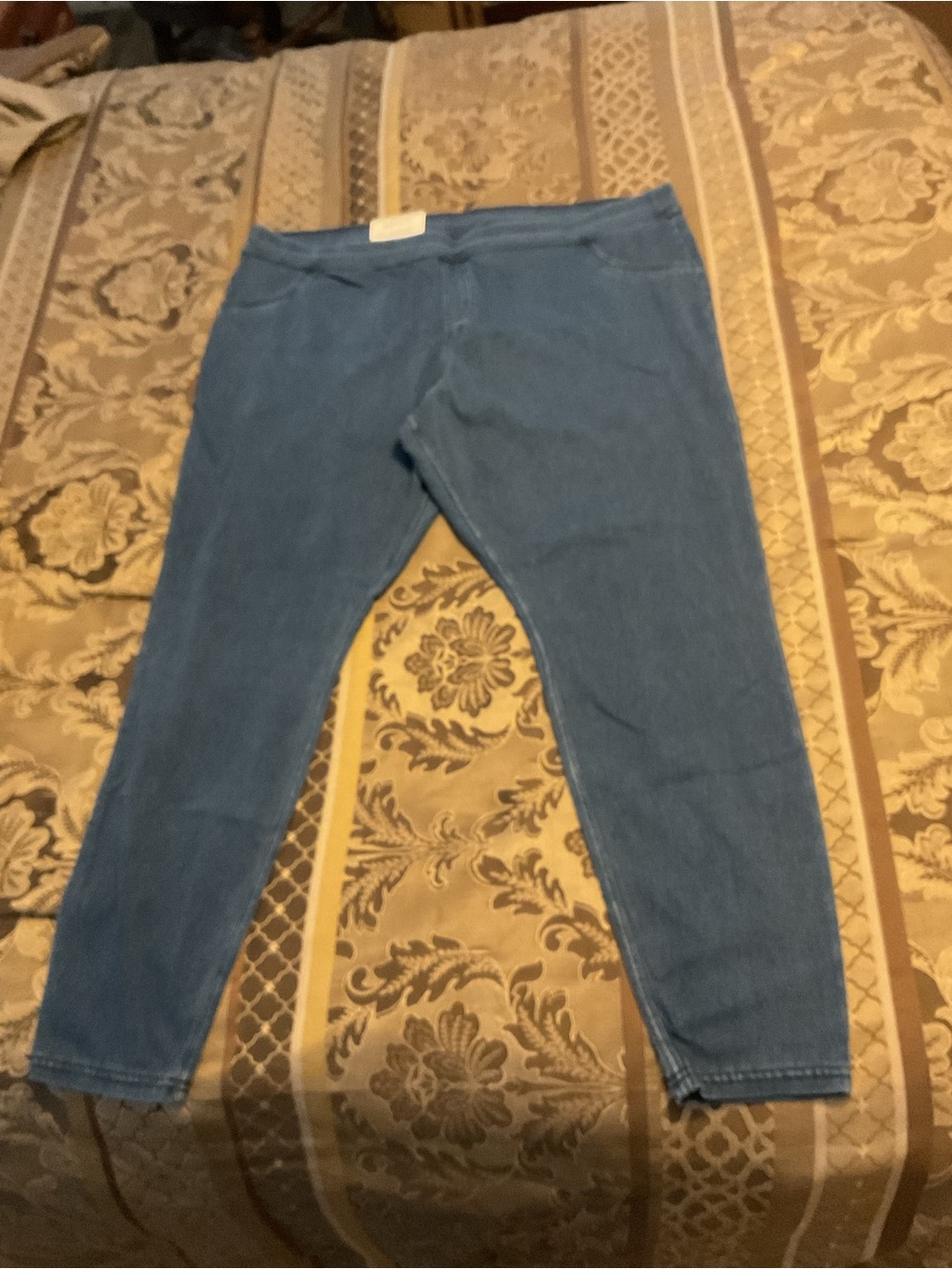 HUE Medium Wash Denim Leggings